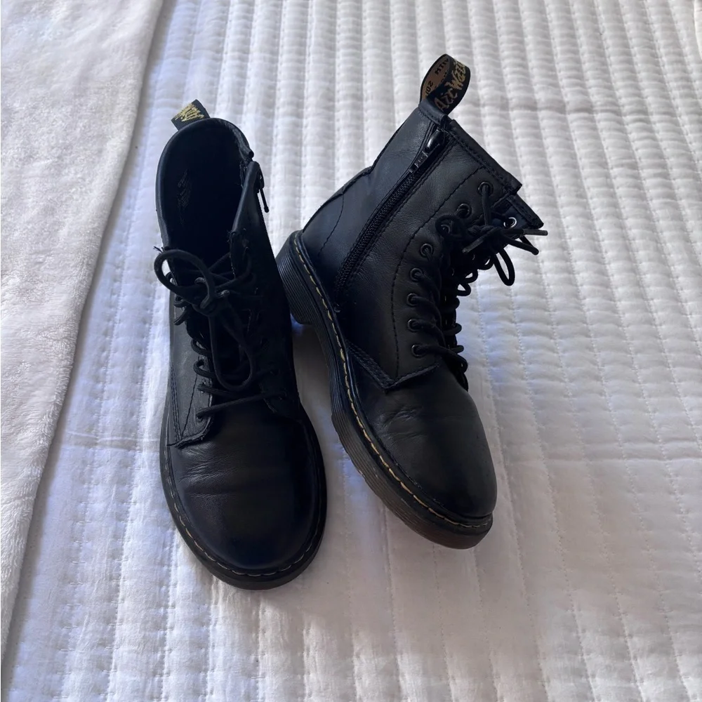 : : DR. MARTENS Kids Boots : :